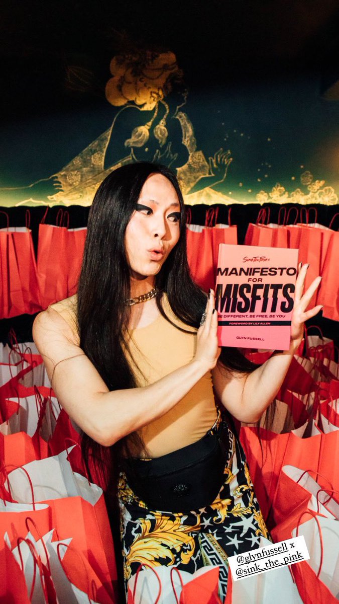 Le Fil ποΈ (@iamlefil) on Twitter photo Not me rummaging through all the goodie bagsβ¦. Had a fab night celebrating the launch of Manifesto for Misfits, written by my <a href="/SinkThePinkLDN/">Sink The Pink π³οΈβπ</a> fairy godfather <a href="/GlynFussell/">Glyn Fussell</a> π Not me rummaging through all the goodie bagsβ¦. Had a fab night celebrating the launch of Manifesto for Misfits, written by my <a href="/SinkThePinkLDN/">Sink The Pink π³οΈβπ</a> fairy godfather <a href="/GlynFussell/">Glyn Fussell</a> π