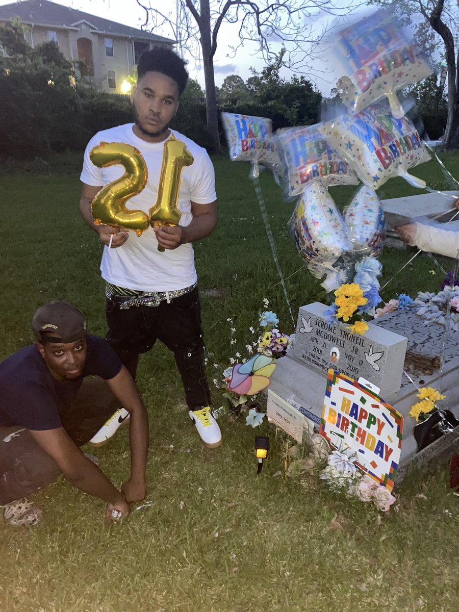 ELMorroRec's tweet image. Not a day go by ion think about my lil brudda #Longliveromebeezy🕊