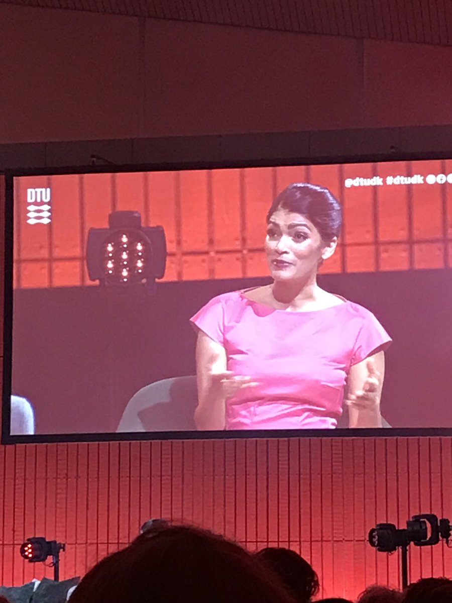 Dejligt at opleve at DTU helt konsekvent omtaler tidligere ‘formænd’ som ‘forpersoner’ ved DTUs legendariske årsfest 2022 ⁦<a href="/DTUtweet/">DTU</a>⁩ og ⁦@ABjarklevDTU⁩ #ligestilling #sprog #dkpol