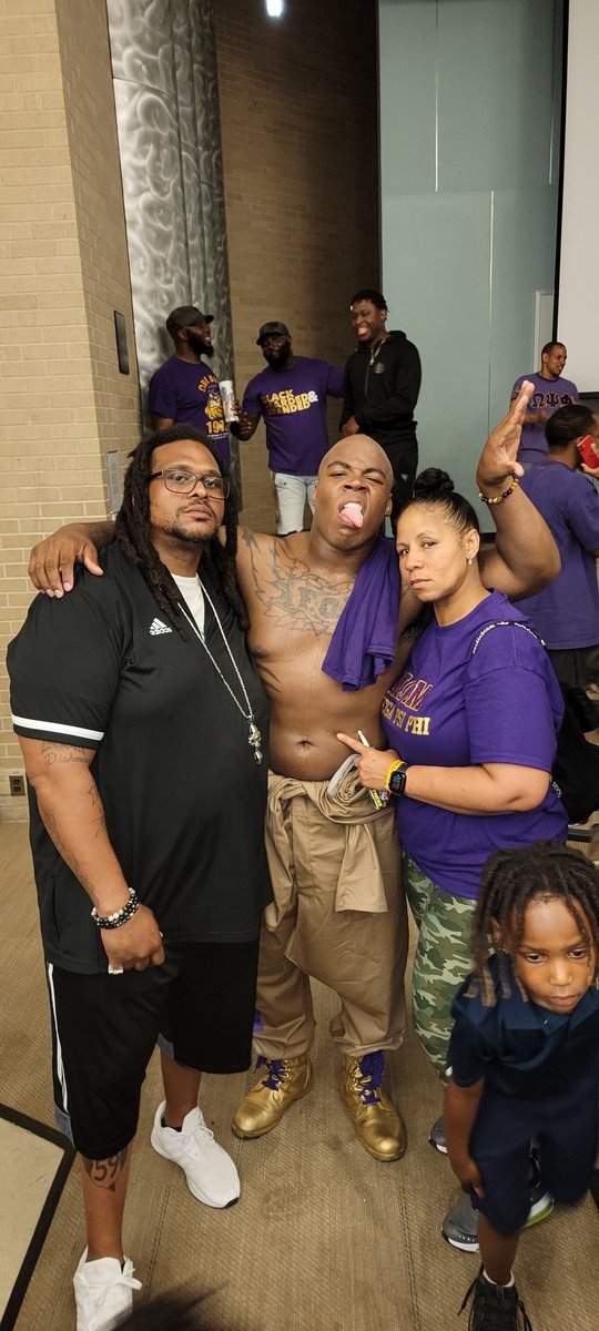 U HAVE DONE 1 MORE THING THAT U HAVE ALWAYS WANTED <a href="/UH_omegas/">UH Ques 🐶⚡️</a> .... NOWWWWWWWWWW IT'S TIME FOR (THE GOLD JACKET) ... UR FAMILY IS WITH U, UR TEAM <a href="/UHCougarFB/">Houston Football</a> IS WITH U, BUT MOST OF ALL, GOD IS WITH U ... HAPPY BIRTHDAY SON ... ENJOY WEEKEND. BACK TO WORK SUNDAY #TIWWD #10DOT