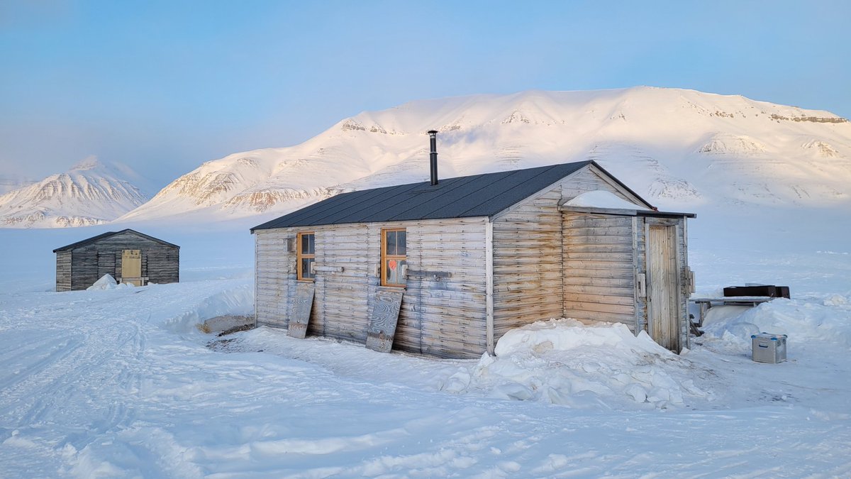 nilrodes's tweet photo. Back from a beautiful and cold week in Billefjorden with the #AG222 students.
@UNISvalbard https://t.co/MlX3gk5mqj