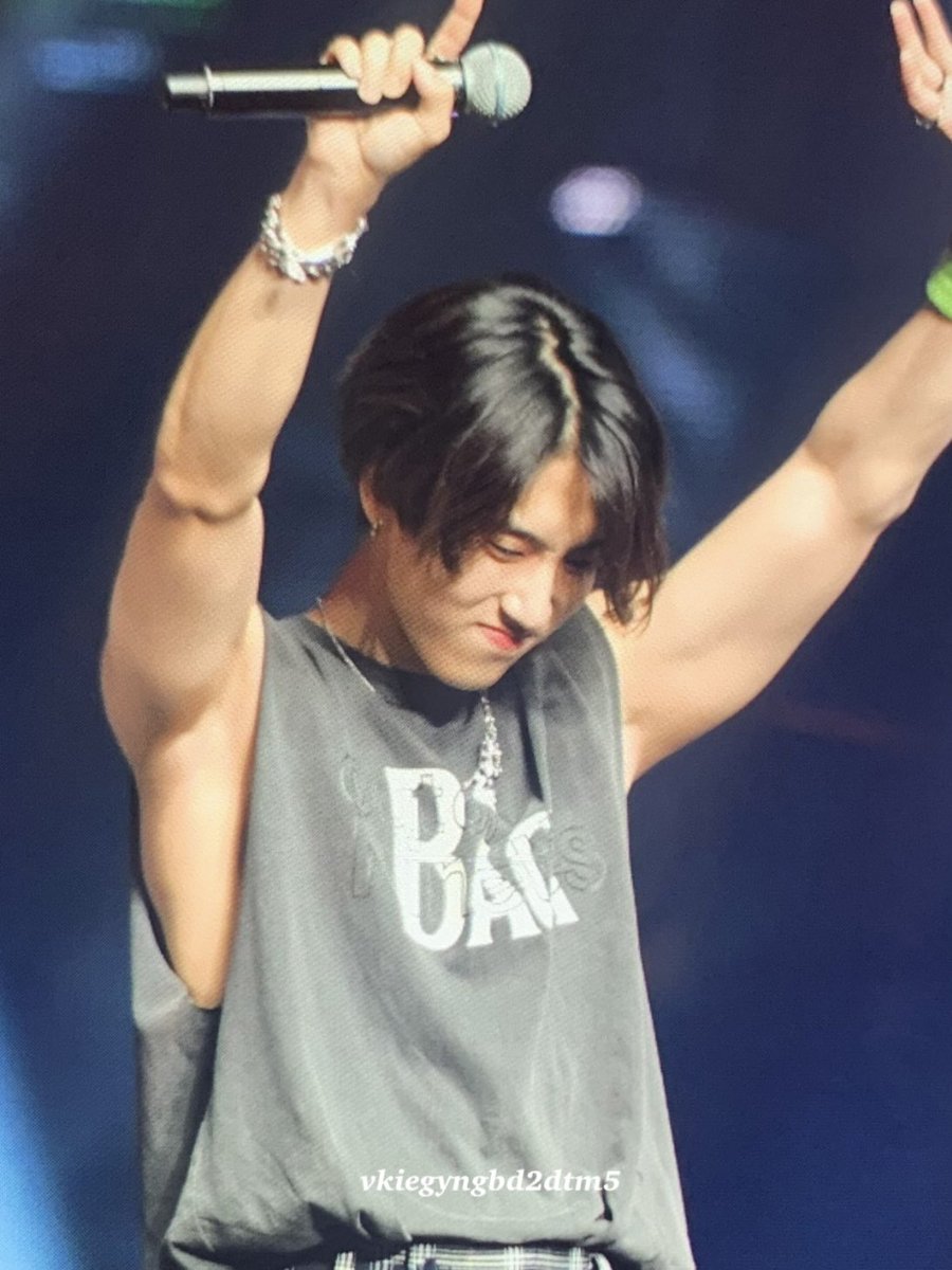 VkIEgyNGbD2dTM5's tweet photo. 팔...이 저게 말이 되나 https://t.co/sDhJzO5O3E