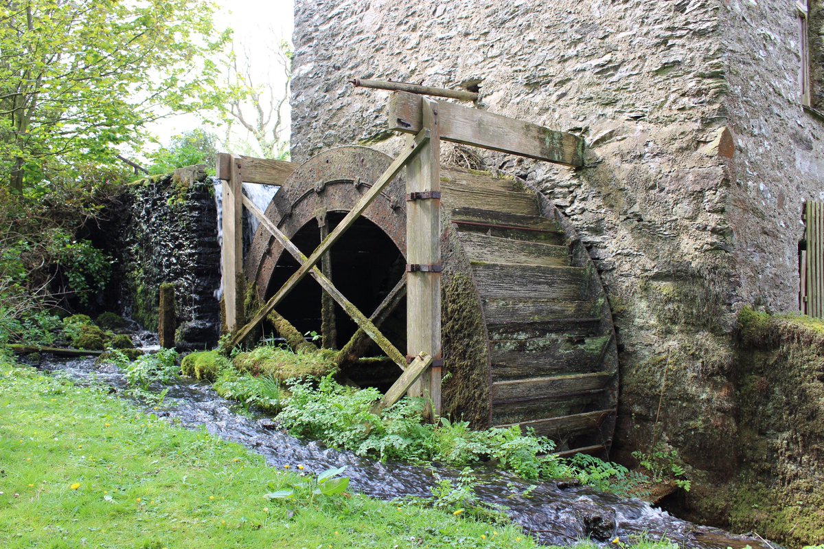 Melin Hywel oedd y felin olaf i weithio ar Ynys Mon. Mae melin wedi bod ar y safle yma ers 1352. Diolch i’r teulu Owen am ein croeshawi./Melin Hywel was last working mill on Anglesey. A mill has stood on this site since 1352. Thanks to the Owen family for our visit.