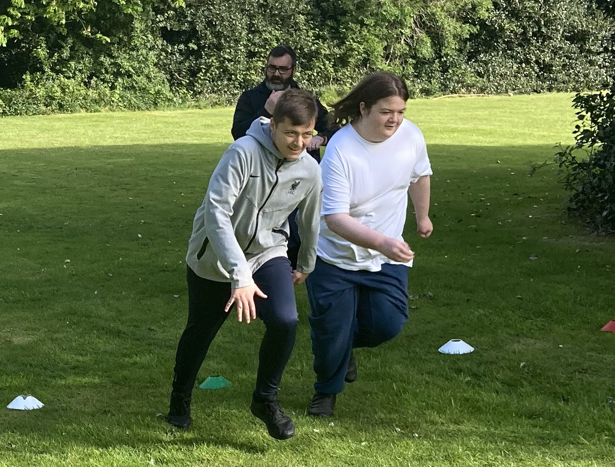 ALS_KS4's tweet photo. Australia class taking part in Athletics this morning, we looked at sprinting! We broke it down and worked through the technique #futureathletes #speedkings @AbbotsLeaSchool https://t.co/rTUwajcEiZ