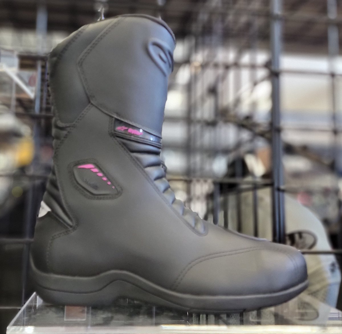 Cyclewise's tweet image. Andes v2 Drystar touring boot, waterproof, durable and abrasion resistant. Ideal for long or short touring escapades.  In-stock, stop by and try a pair on. #andesv2drystar #womenwhoride #mothersdaygiftidea #mothersday #momsday #treatyourself