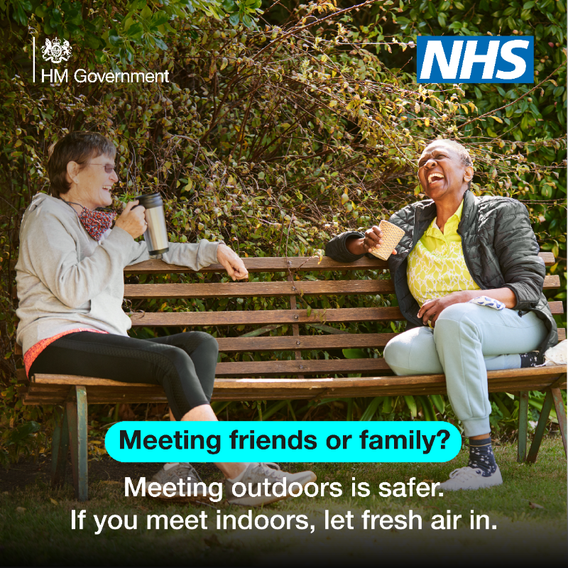 UKHSA's tweet photo. If you're planning on meeting friends or family over the #PlatinumJubilee bank holiday weekend, meeting outdoors is safer.
If you do plan to meet indoors, let fresh air in.
#COVID19 #LetFreshAirIn
