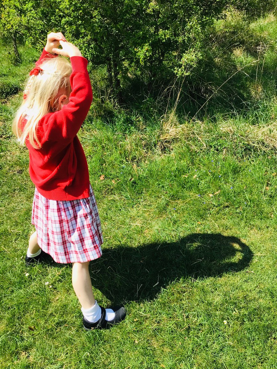 PipersPrePrep's tweet image. #PipersReception investigating how to make shadows on a sunny day! #PipersPrePrep