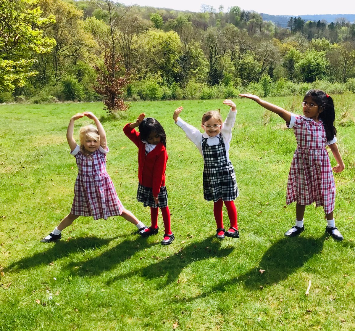 PipersPrePrep's tweet image. #PipersReception investigating how to make shadows on a sunny day! #PipersPrePrep