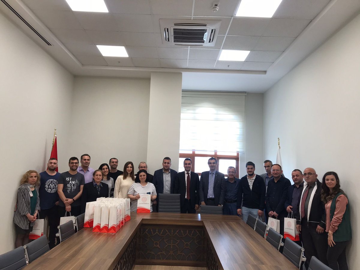 catalca_mem's tweet photo. Müdürümüz Sn.Tayfun ÖZYOLCU ,Şube müdürlerimiz ve ilçe personelimizle bayramlaşma töreni gerçekleştirildi.@TayfunOzyolcu @istanbulilmem https://t.co/K1MAHEHhza