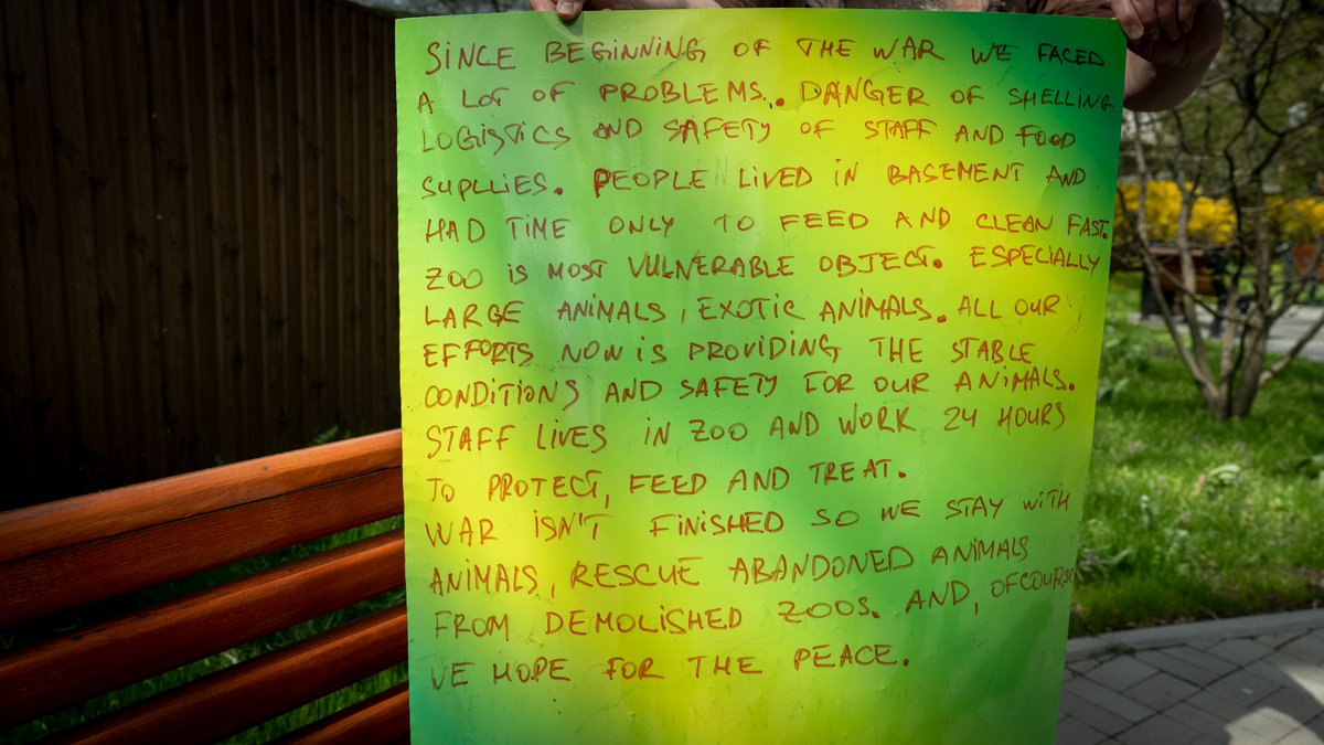 FOURPAWSUSA's tweet photo. Please read this touching message from #KyivZoo & consider supporting our work with a donation: https://t.co/F9BlLJu4SL
#AnimalsInUkraine https://t.co/8rsG0K1ZeS