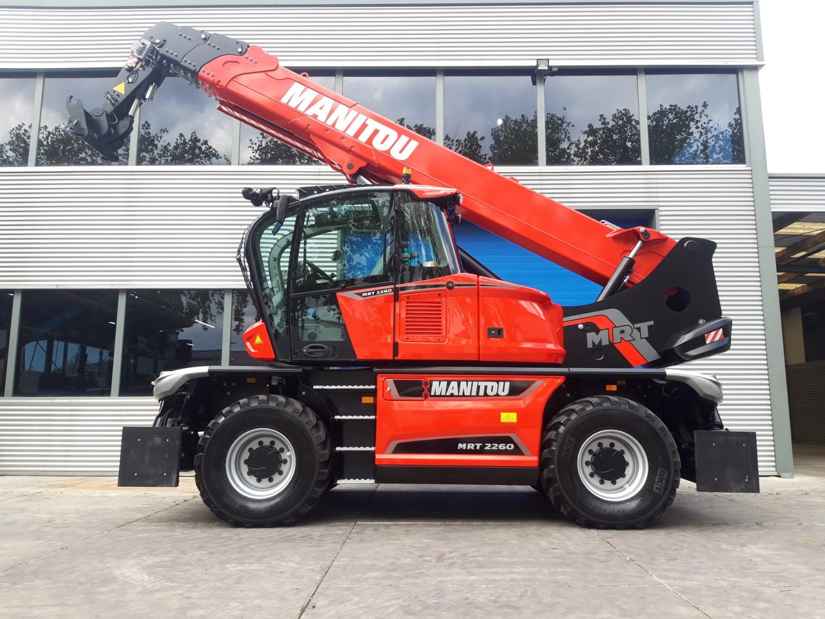 vmsverreiker's tweet photo. Vandaag deze mooie @Manitou roto-verreiker afgeleverd aan #Bouwbedrijf Eikelboom. Het VMS-team bedankt Martijn en Pieter voor deze mooie order en wenst alle medewerkers veel werkplezier toe met deze MRT 2260 Vision+ roto-verreiker! Zie ook https://t.co/AOdWB617Co https://t.co/rRZn0aZOia