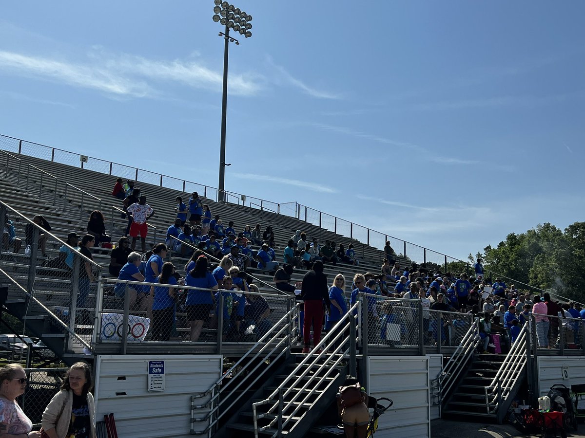 WishUponA_Starr's tweet photo. It’s a beautiful day for some fun activities!!! Let the GAMES begin!!! Thanks to GSCS for such an amazing collaborative event! @jennadunaway1 @JoelPasch https://t.co/9ioR4OleDx