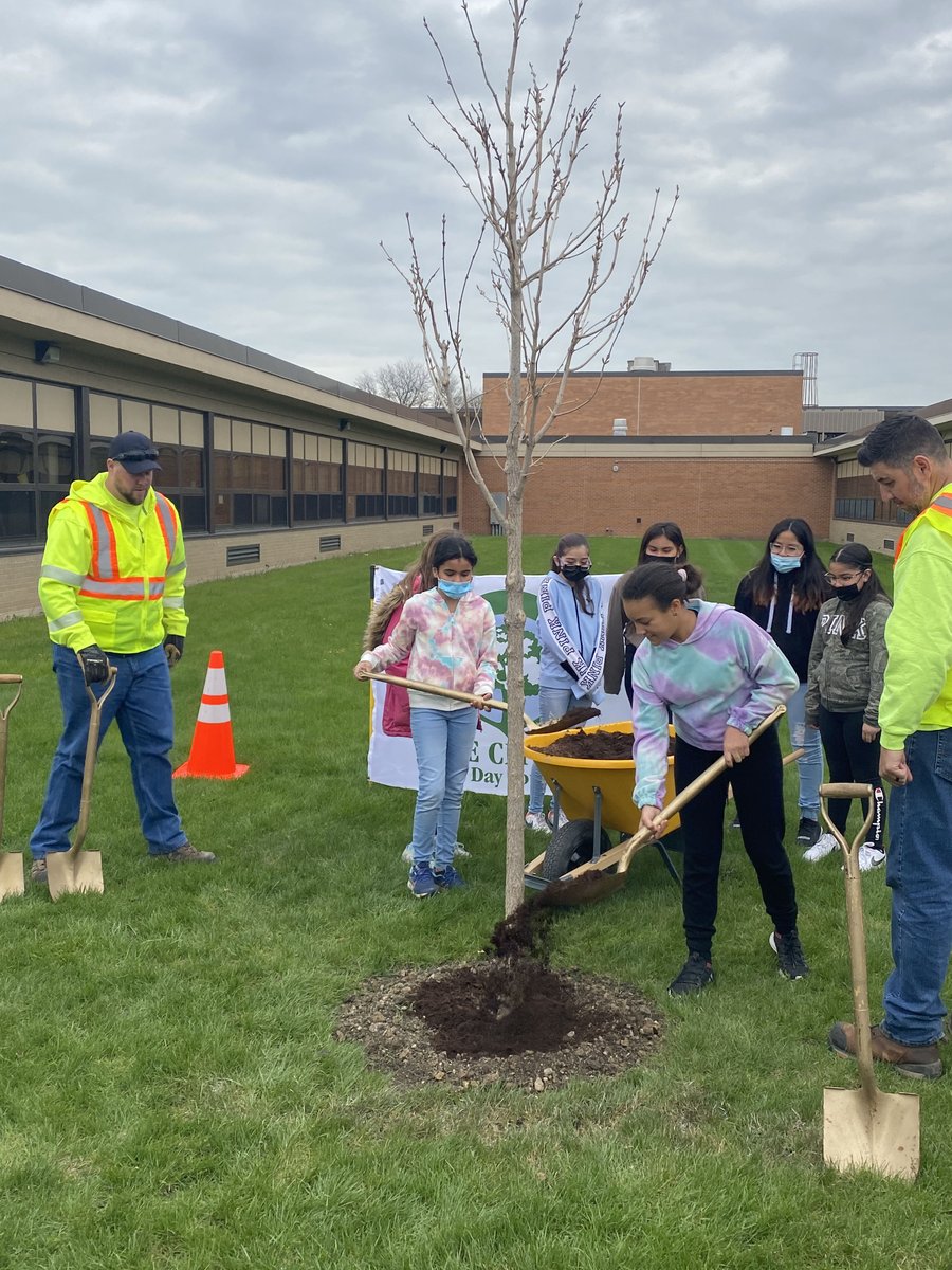 62schools's tweet photo. Meet Hazel, the 2022 tree planted in honor of Arbor Day here at Forest Elementary School Thank you to the @desplainescity for your generous partnership. We look forward to watching Hazel grow. #62learns #62workingtogether #62FO #arborday https://t.co/wBAqfSUZn0