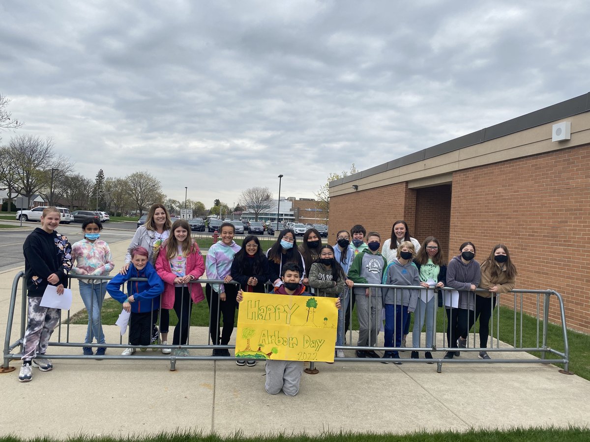 62schools's tweet photo. Meet Hazel, the 2022 tree planted in honor of Arbor Day here at Forest Elementary School Thank you to the @desplainescity for your generous partnership. We look forward to watching Hazel grow. #62learns #62workingtogether #62FO #arborday https://t.co/wBAqfSUZn0