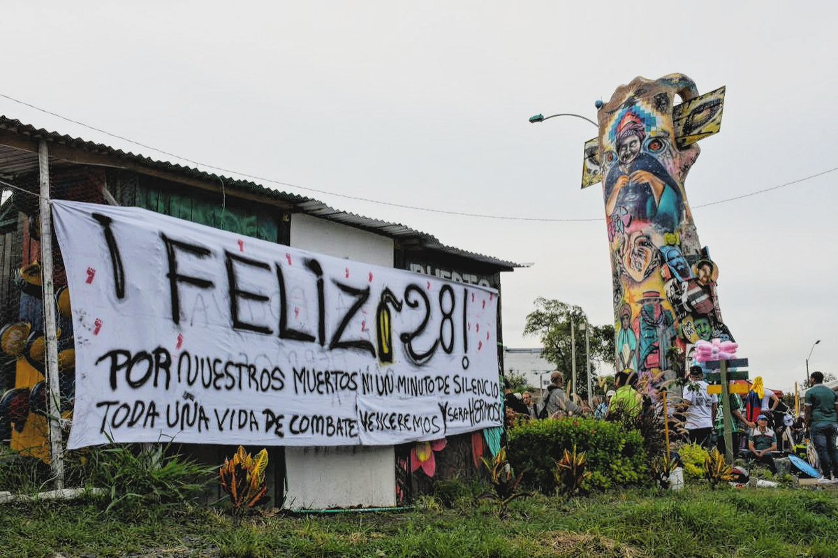 REPORTANDO DESDE CALI A UN AÑO DEL ESTALLIDO

Puerto Resistencia se vistió de lucha y dignidad para recibir a la gente que vive y siente el estallido social, en PR ha habido fiesta rebelde y sonrisa complice.

#HagamosMemoria
#28Abril
#EstallidoSocial
#28Aniversario