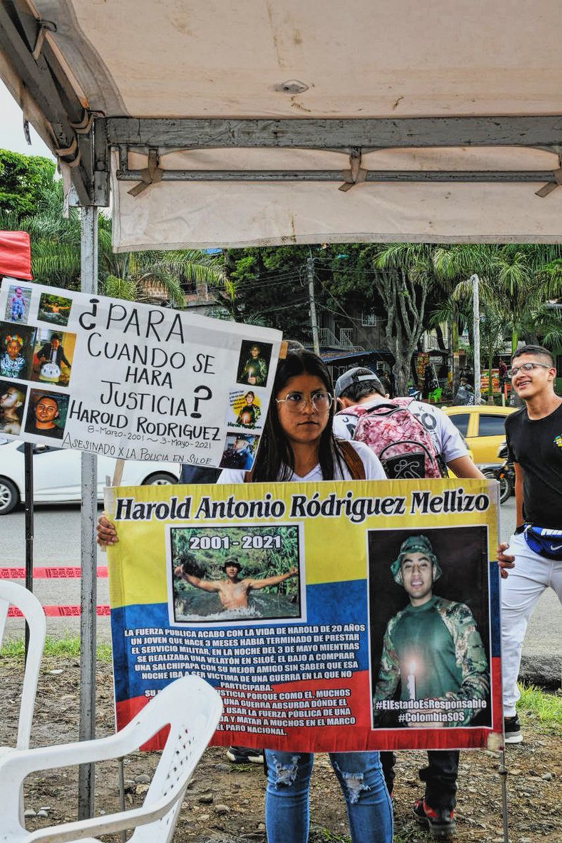 MLibresCali's tweet photo. REPORTANDO DESDE CALI A UN AÑO DEL ESTALLIDO

Puerto Resistencia se vistió de lucha y dignidad para recibir a la gente que vive y siente el estallido social, en PR ha habido fiesta rebelde y sonrisa complice.

#HagamosMemoria
#28Abril
#EstallidoSocial
#28Aniversario https://t.co/WSd7MLQNwk