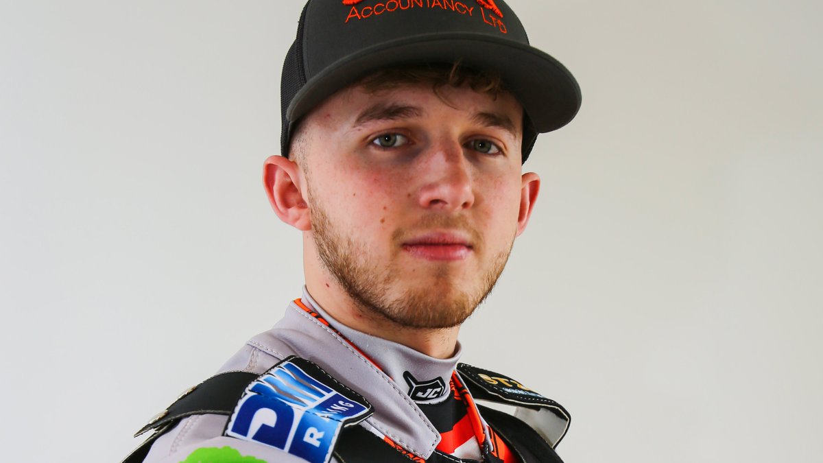 JORDAN JENKINS' WEEK ✈️

27/04 - Oxford 🏠
29/04 - Redcar 🐻
30/04 - Leicester 🦁
02/05 - Training in Poland 💪
03/05 - Lublin 🇵🇱
04/05 - Oxford 🏠 

You can't say our #OxfordChargers ⚡️ skipper isn't committed! Buy your tickets for tomorrow's meeting ⬇️

oxfordspeedway.club/tickets/