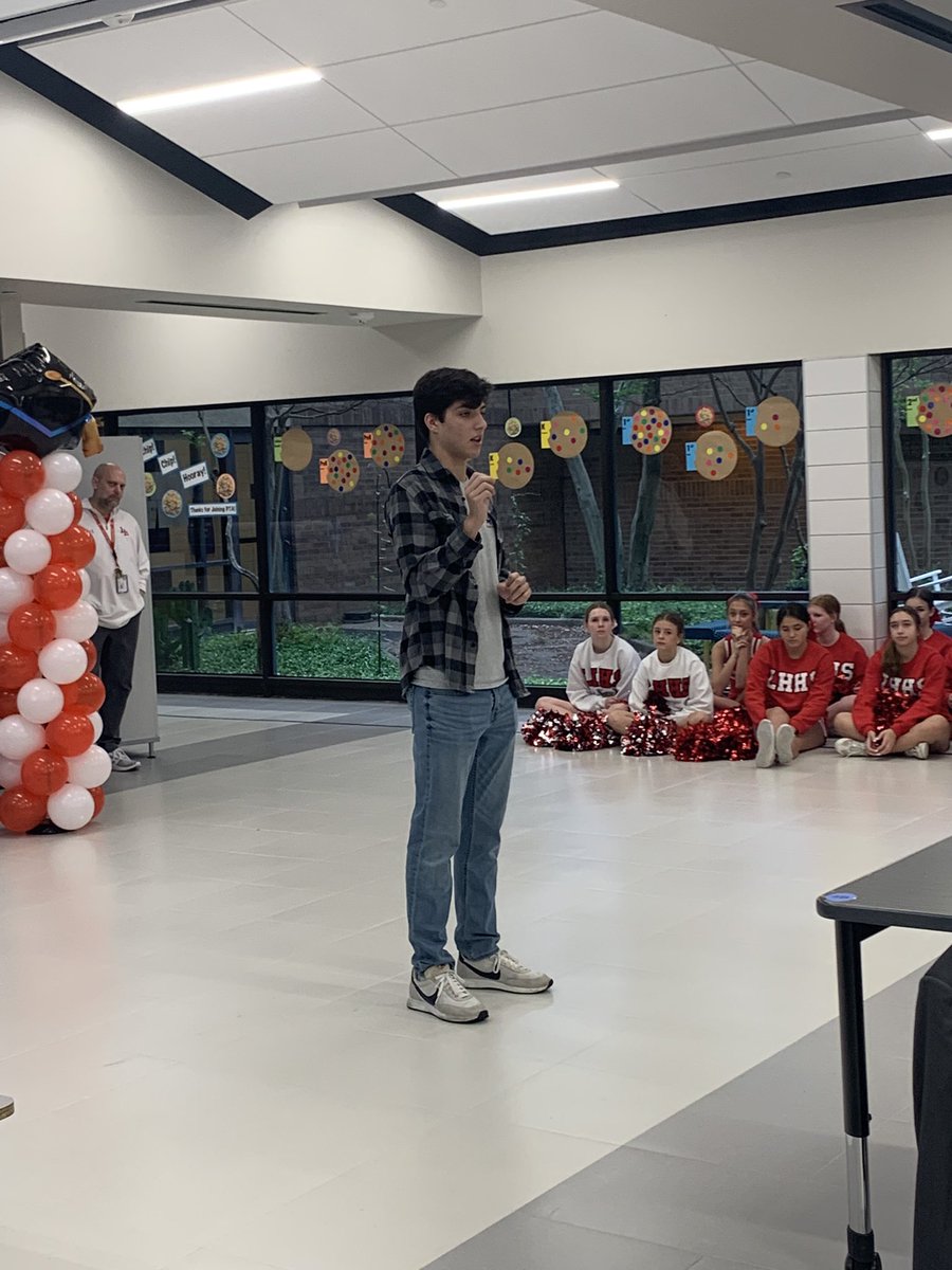 SpoonStefani's tweet photo. @AikinEagles making plans, determined to do what it takes to advance through life!! #isign #graduate @1124missliz @Curtisjenkinstx @RISD_CTE @AVIDRISD #RISDGREATNESS https://t.co/kumfyhOIak