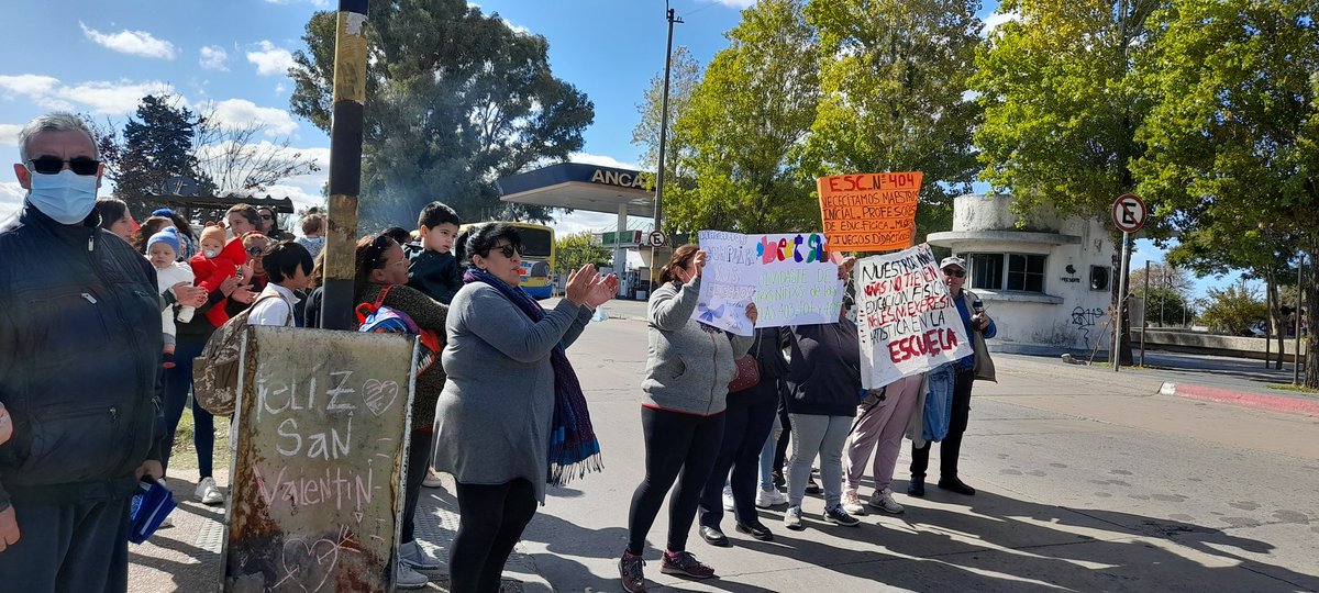 ModernelStefani's tweet photo. Escuelas 404 y 405 piden profesores comprendidos en acta 90 @TVCIUDADuy @teledoce @TelemundoUY @RobertSilva1971 @ANEP_Uruguay https://t.co/jqTgtD7d6p