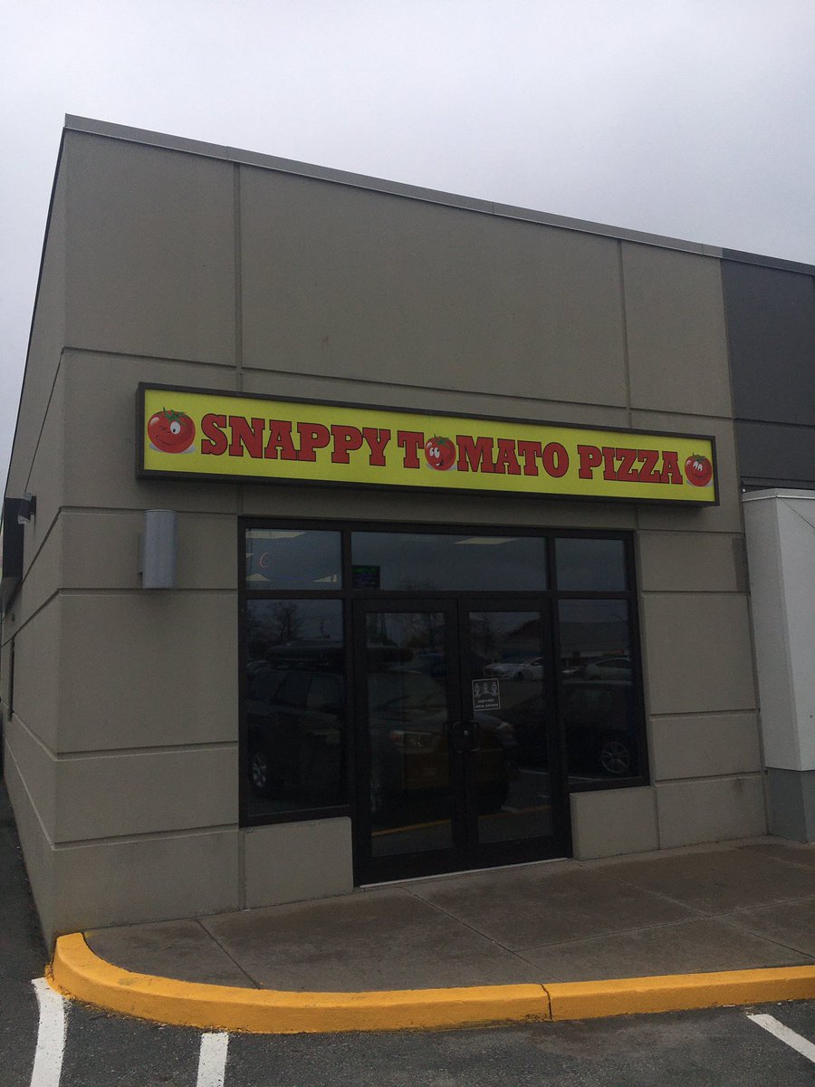 Snappy Tomato (Woodside, various locations)

These guys are all over the place including my hometown. 

< 1/4 size
Cardboard crust
Nice cheese
Ya know the sauce is actually pretty tasty
$5

Crust &amp; size really drags this one down. Need to try other locations.

Rating: 5.5/10