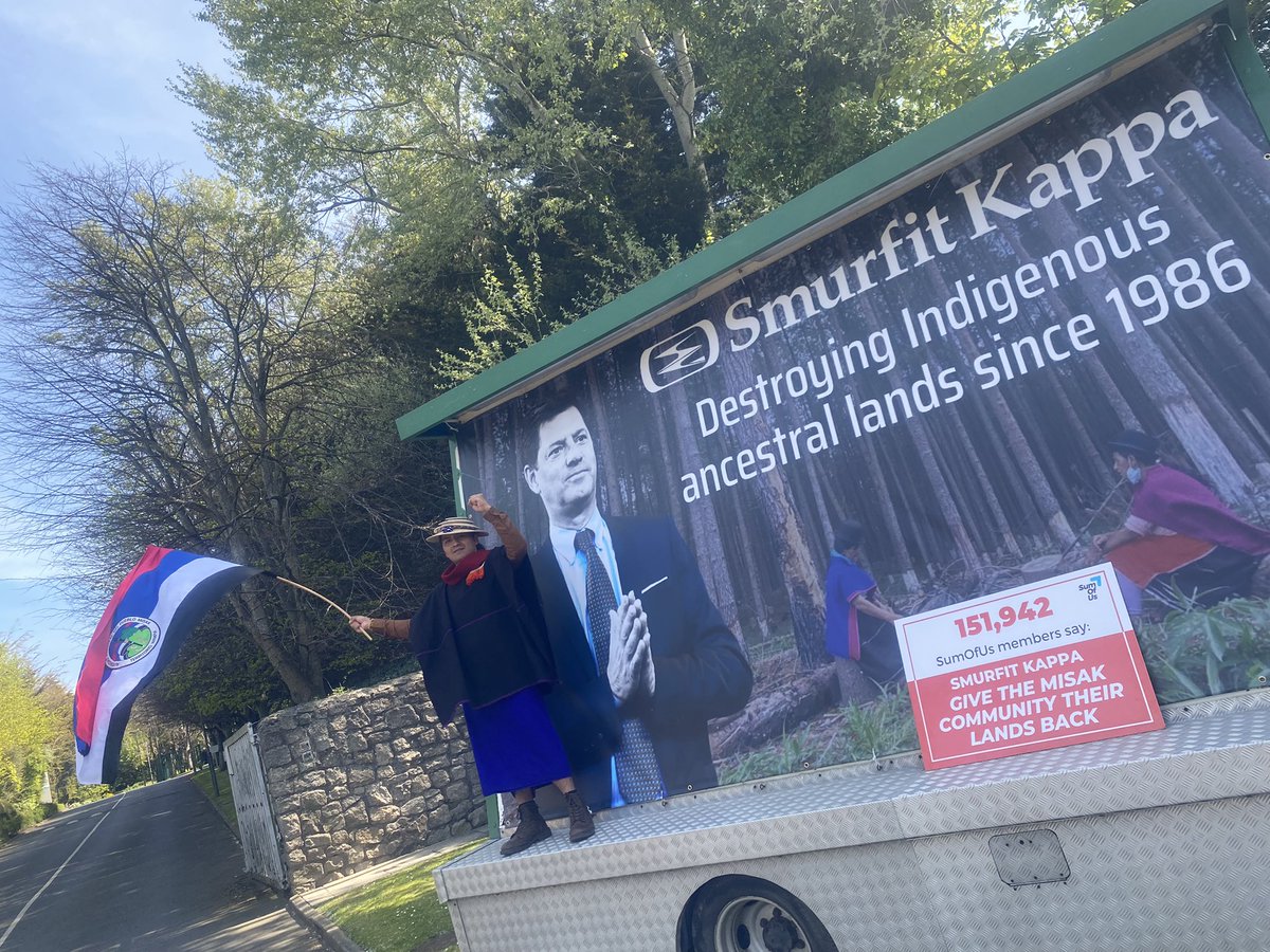misaknamuy's tweet photo. En el marco de la Junta de accionistas de @smurfitkappa donde estuvo  presente @TonySmurfit, en Dublín-Irlanda,denuncié las afectaciones y violaciones históricas al derecho ancestral de la territorialidad del Pueblo Misak y procesos sociales.. 
#defendamoselcauca
@lasc
@SumOfUs https://t.co/qEHO11c3WC