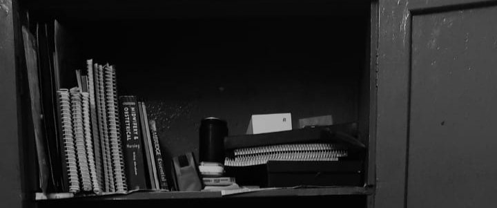 AlanSanto13's tweet photo. 📚💕 https://t.co/XsI4v0YsLu