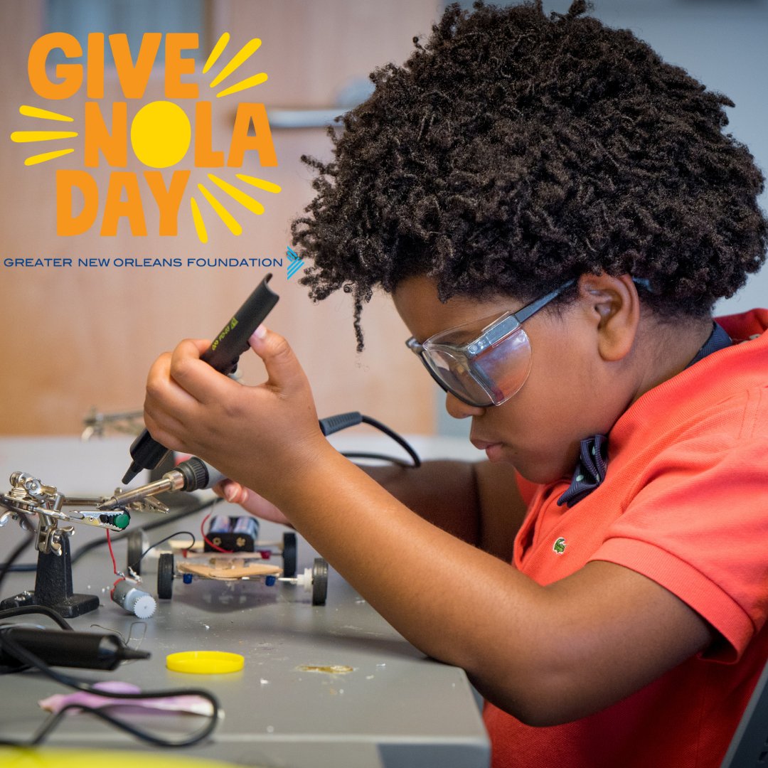 electricgirlsed's tweet photo. Did you know that the top 5 earning bachelor degrees are all in #STEM and 80% of the people earning them are men?
By exposing girls throughout their adolescence to STEM related skills they are more likely to feel confident enough to enter #college and major in a #STEMfield. https://t.co/PM96ycv8RI