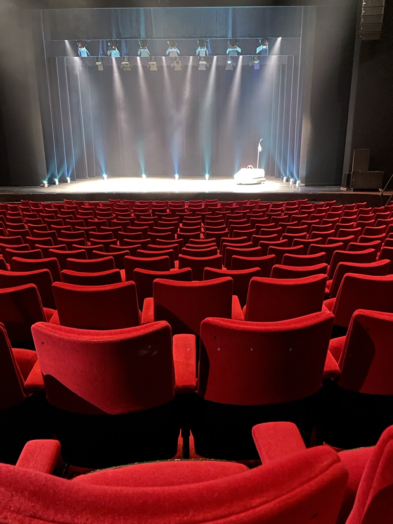 RobScheepers's tweet photo. Tilburg en omgeving!! Vanavond Theaters Tilburg. Voor de snelle beslissers zijn er nog een paar kaarten. En voor de langzame beslissers ook nog wel wat. Bij zijn dus! Vandaag Inside is toch van de buis kortom thuisblijven is zinloos. #Gulzig #Tilburg
https://t.co/nWRH6Acvej https://t.co/4wMD6nVqLH