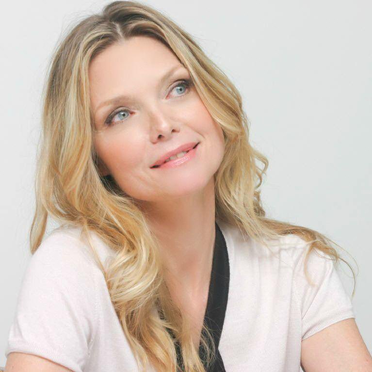 AntManBR's tweet photo. Feliz aniversário, Michelle Pfeiffer! A lendária atriz interpreta Janet Van Dyne no MCU. 🐝 https://t.co/iEsYnwOYmo