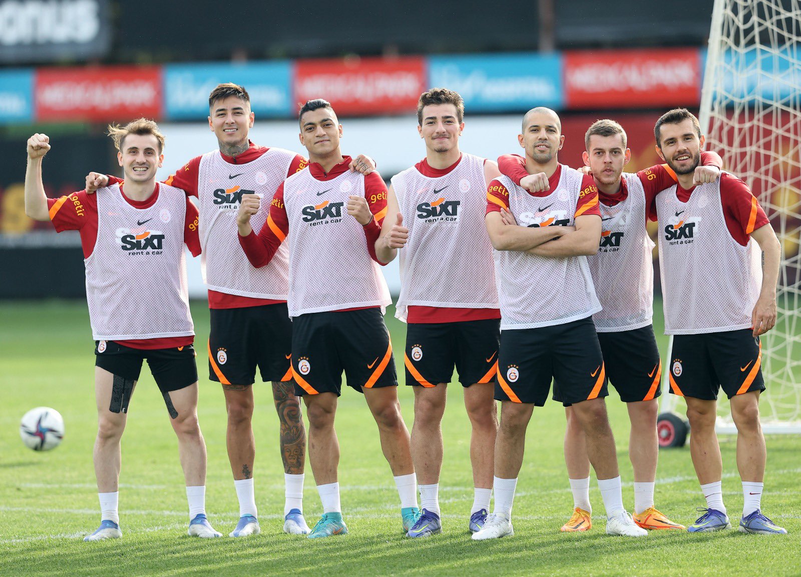 Galatasaray SK on Twitter: "📸 Bugünkü idmanda kazanan takım! 💪 #GSvSVS