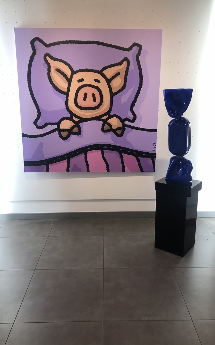 Tacitussi's tweet photo. Ich bin hier #galeriemensing to meet #edheck the paintings look unreal. The technique is perfect. I’m glad I came, see the originals. It’s not too crowded … people like you and me.
And #jeffkoonsisoverrated he is just using the motive, funny
#nicemusicplaying
#genugwerbung https://t.co/PxUNEIJhWG
