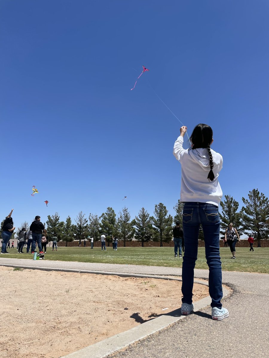 Awesome Kite day on the ranch! Had a great turn out and always great seeing the smile on the kids faces. The Dream Team has done it once again! 😏👍🏼 <a href="/MedinaRsepe/">Medina_RSEPE</a> <a href="/ArtRamos15/">Art Ramos</a> <a href="/NevarezPe/">Coach Dario Nevarez</a> #RSEcowboys #WeareClintISD  <a href="/RSEcowboys/">Red Sands Elementary</a>