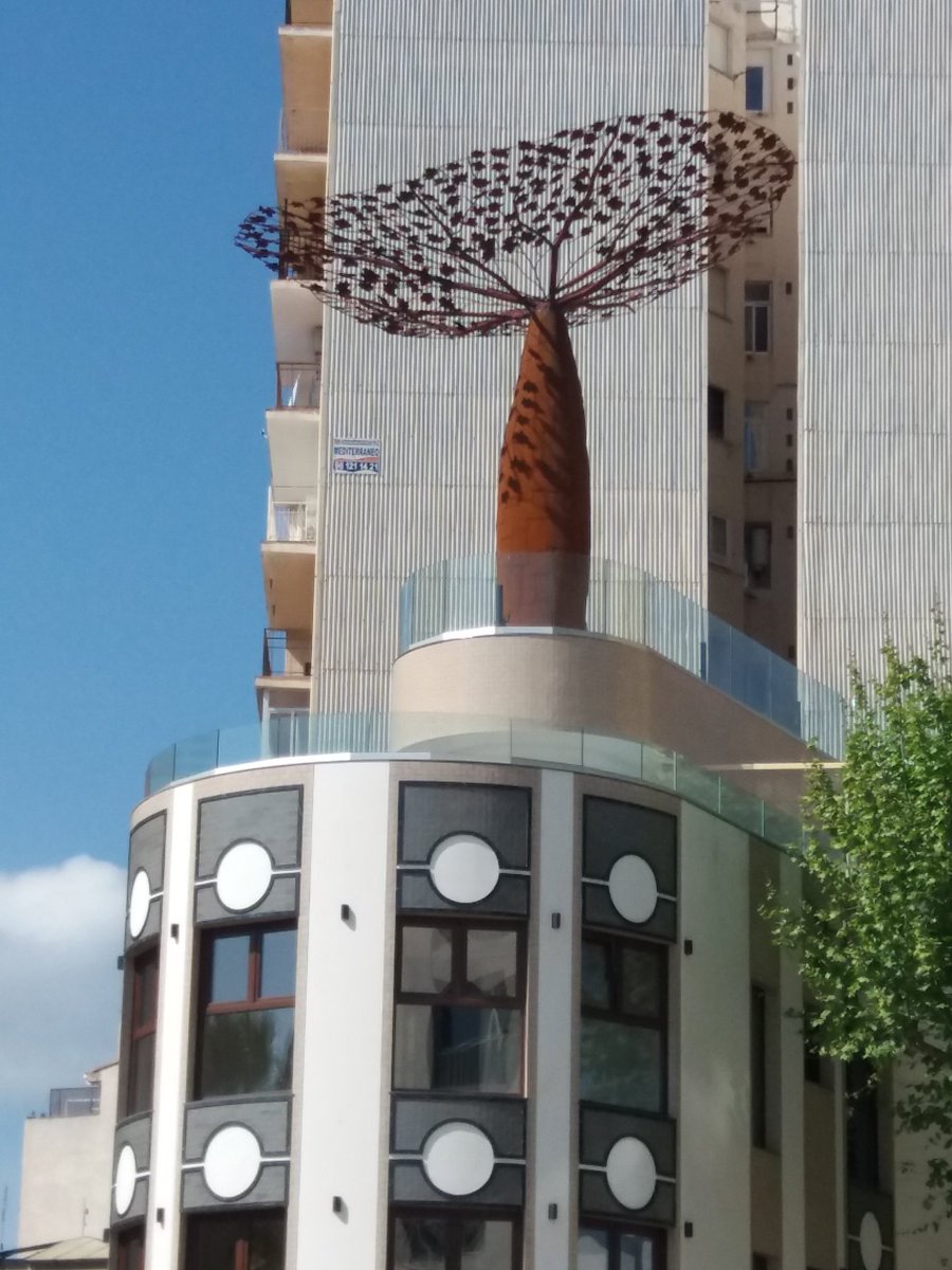 conde112's tweet photo. ¿Qué clase de #antena será esta?

#teleco #radio #comunicaciones https://t.co/hqNfkFSgIa