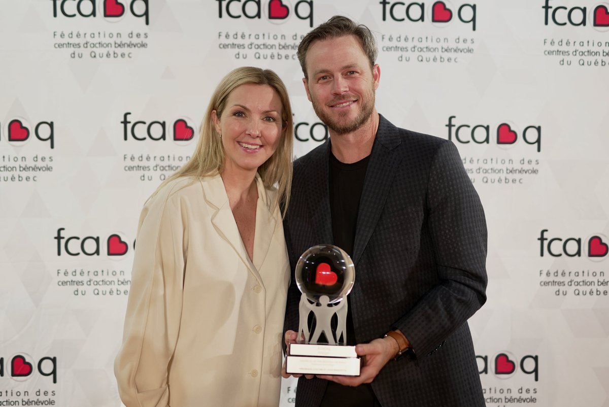 Nous avons eu l'honneur de remettre la distinction honorifique de la #FCABQ à nos chers ambassadeurs <a href="/CloutierV/">Veronique Cloutier</a> et @ZeMorissette afin de souligner les valeurs d’entraide et de solidarité qu’ils véhiculent quotidiennement. Merci du fond du❤️pour leur belle générosité! #SAB2022
