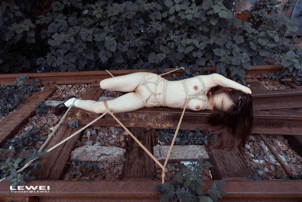 出镜: @Lemontea920 
#LEWEI #Bondage #广州约拍 #捆绑 #废墟 #BabyArt #ChinaArt #ChineseBondage 
如果你喜欢请不要犹豫私我约拍～
投稿：
@Fengsiyuan
@CikilikeA
@tbzt3623 https://t.co/AhKGamkCvh