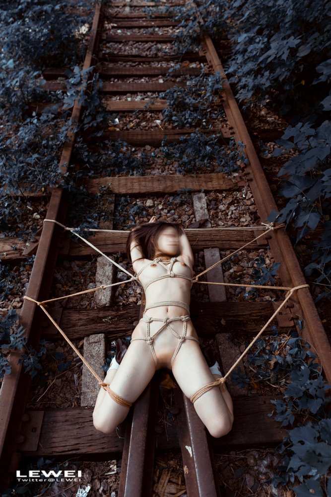 出镜: @Lemontea920 
#LEWEI #Bondage #广州约拍 #捆绑 #废墟 #BabyArt #ChinaArt #ChineseBondage 
如果你喜欢请不要犹豫私我约拍～
投稿：
@Fengsiyuan
@CikilikeA
@tbzt3623 https://t.co/AhKGamkCvh