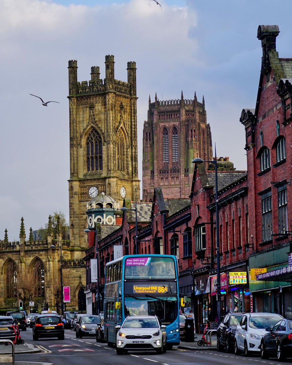 Are you ready for the weekend?! 🕺

Whatever you're up to this #BankHoliday remember, by getting the bus instead of the car you can enjoy stress-free travel, save money and reduce your carbon footprint.

Let's get back to great days out by bus. 🚌

📸 andrewsnxps

#BetterByBus