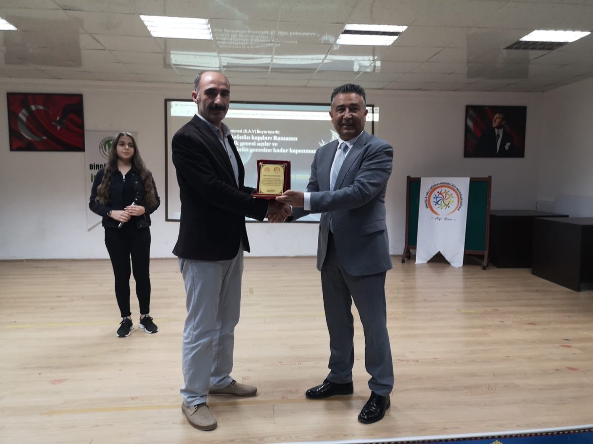 bingolmem's tweet photo. Değerler Eğitimi etkinlikleri kapsamında Bingöl Merkez İmam Hatip Ortaokulu tarafından düzenlenen "Oruç Bilinci" konulu program İl Milli Eğitim Müdürümüz Sayın @RahmiGuney ve Müdür Yardımcıları Abdulhaluk Çakan ve Yusuf Tokuş'un katılımlarıyla gerçekleştirildi. @tcmeb https://t.co/1qneu1X962