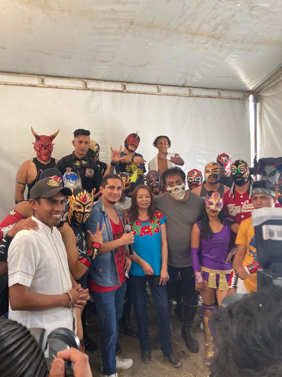 LegislativoMx_O's tweet photo. #DiputadxsApoyando: La diputada @RosaMZetinaG, realizó un evento por el #DíaDelNiño donde regaló juguetes, pastel, show de payasos y función de lucha libre.🧸🤡👦🏼
#DistritoXL
#IXTAPALUCA
#DiputadaPorMORENA
https://t.co/IFcVut77HA https://t.co/dTYAlX23qf