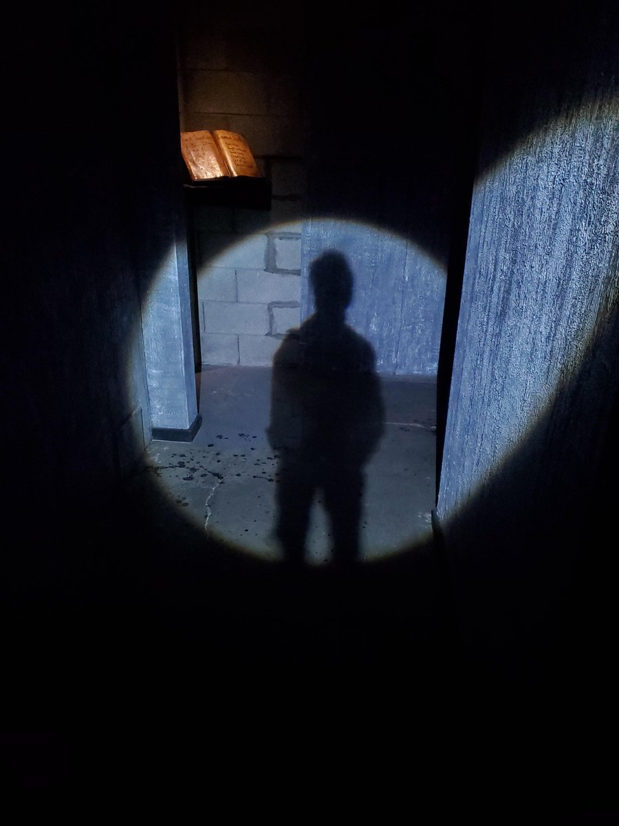 You can never be sure you're really alone when you play Last Resort 😱