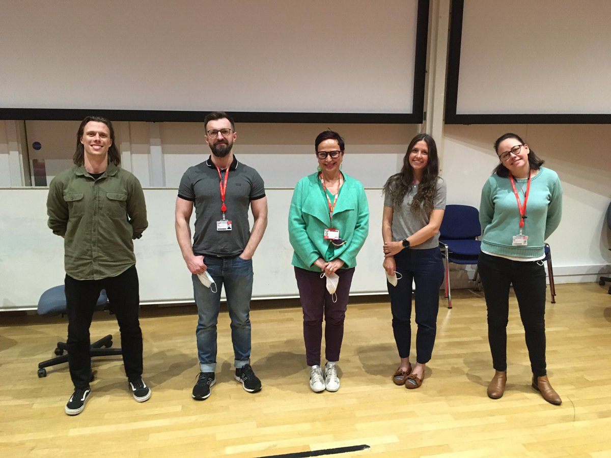 RBiophysics's tweet photo. Newcomers to the Randall event this afternoon! Franca surrounded by Phil, Aleksej, Sîan and Carla! https://t.co/Mjw3kCGVR0