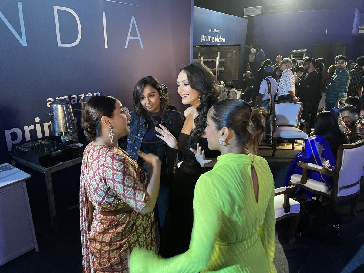 Dipannitasharma's tweet photo. A beautiful day, in the company of some most amazing people … #newwork #soonly
Styled by : @JignasaP
Long pleated black skirt : #chhayagandhidesignstudio
HMU : #sabanandpaira
#AmazonPrimeVideo #abundantiaentertainment https://t.co/6TrxxUOWYi