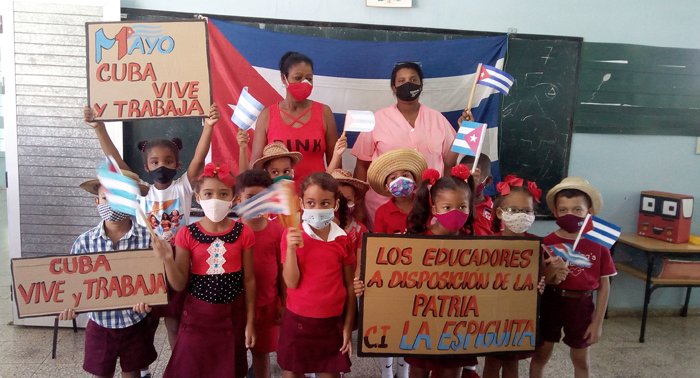 ciespiguita's tweet photo. Los niños de la  Primera Infancia de Santiago de Cuba desfilando por el Primero de Mayo.
@RaulSamon @FundichelyRosa @dmesantiago2019 @ManceboCarmen1 @CubaMined @niurdisreyes #CubaVive #LaPrimeraInfanciaSíImporta https://t.co/jrhDh7Pk33