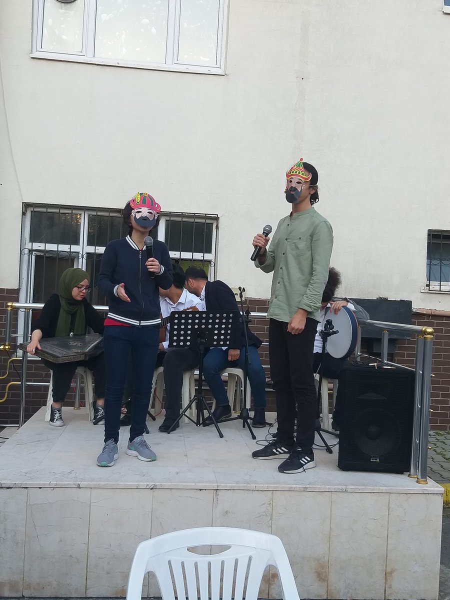 Okul bahcemizde ogrenci ve ogretmenlerimizle iftarimizdan..
<a href="/memleventyazici/">Levent Yazıcı</a> 
<a href="/Yafesbakirci/">Yafes Bakırcı</a> 
<a href="/istanbulilmem/">İstanbul İl Millî Eğitim Müdürlüğü</a> 
<a href="/Beylikduzu_mem/">Beylikdüzü İlçe Millî Eğitim Müdürlüğü</a>