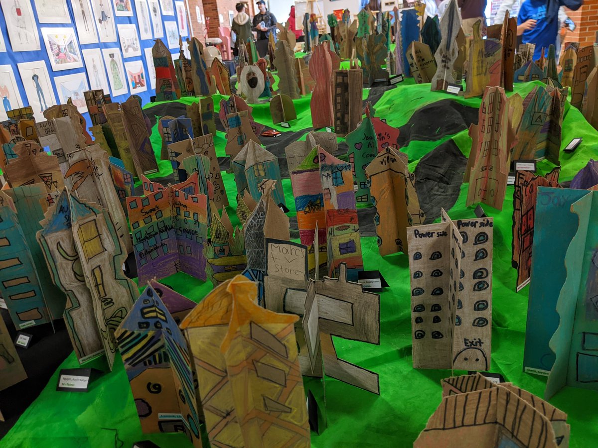 Ms_Tara_Drissel's tweet photo. Last night's district art show was incredible. Thank you everyone who helped make this night possible. I know my students had a wonderful time, the atmosphere was pure joy. I loved Celebrating my young artist. You are amazing, I am so proud! @LMTSD_PRES @LMTSD @JollyArtLM https://t.co/8myVGnkxPE
