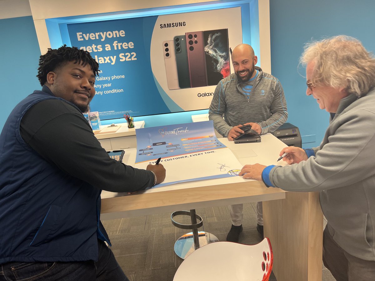 Harvard Square ready to provide the OurNE touch to every customer! #LightItUpNE #OurNEtouch ⁦@Motiv82Great⁩ ⁦@BaezYasmine⁩ ⁦@firas_smadi⁩ ⁦@keroninc⁩ ⁦@TheRealOurNE⁩