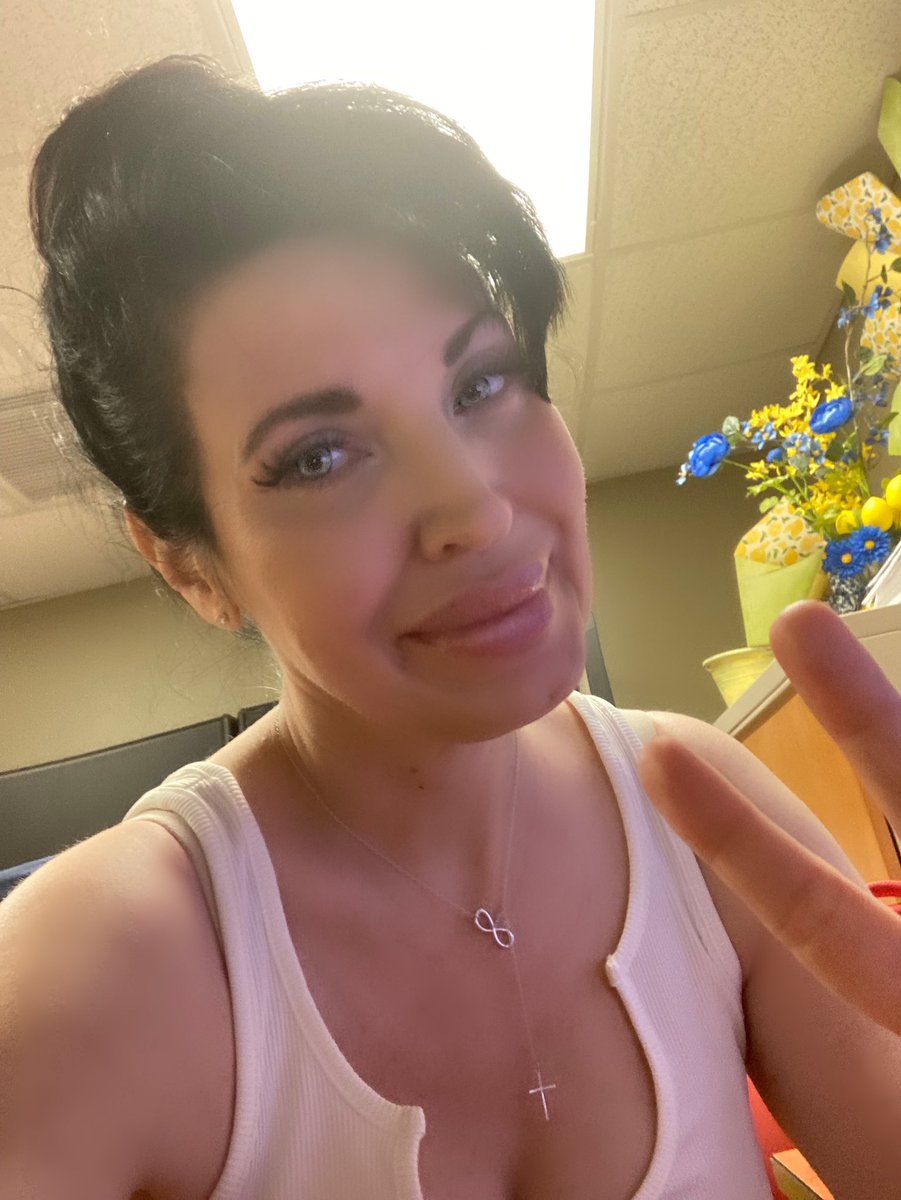 Surich1972's tweet photo. @StevesLoveTarot Happy Friday my loving-beautiful soul tribe.  How about some static energy via laughs? Keep swiping left lol. My work day ends early to enjoy 72 degrees and sun with my doggos. I pray you have a beautiful weekend.  Love, light, hugs, &amp; kisses #SLT 🦀✌️♥️ https://t.co/Hc0tvlx8WB