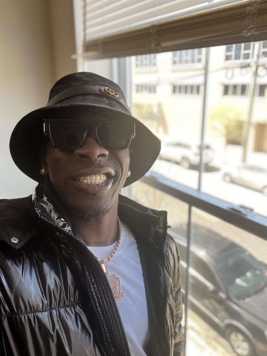 shattawalegh's tweet photo. Any artiste claiming self made should  say thank you to the fans ..THEY MADE US ..We don’t have any power ❤️❤️🙏🙏🙏❤️❤️❤️

#ONGOD 
God bless every SM fan ❤️🥰🥰🥰 https://t.co/7L9fPbdKO5