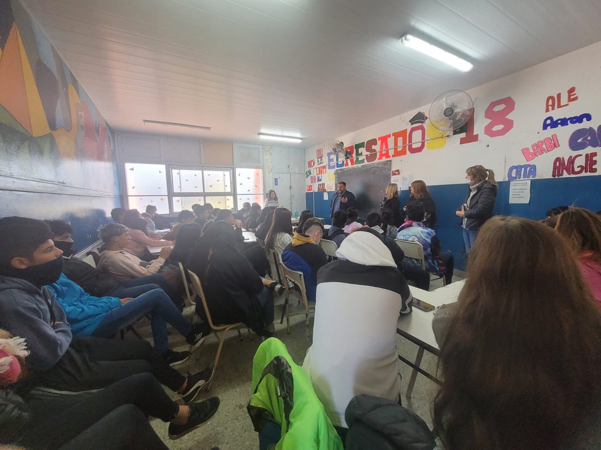 LautaroMazzutti's tweet photo. 🗣 Seguimos invitando a jóvenes de la ciudad a formar parte del #ConcejoDeliberanteEstudiantil. 💪🏼
👉🏼 Hoy estuvimos en la #EES13. 🏫
Gracias por recibirnos. 👏🏼 https://t.co/txa7ylw9tj
