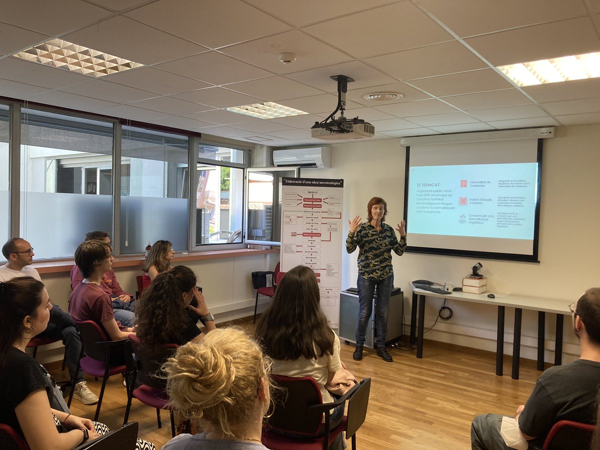 AndreuSenti's tweet photo. Al Termcat també hem aprés com treballen. Gràcies @montsesefi @termcat per un seminari tan acurat! #FilocatUV https://t.co/2Wmbx5ZIiI